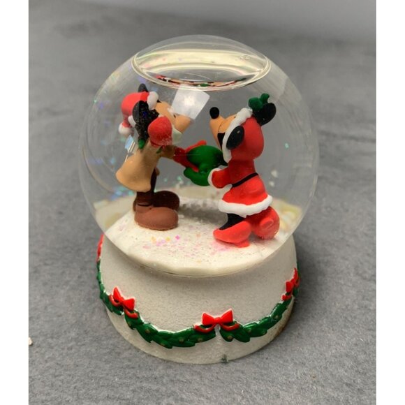 Disney Hallmark 2006 Mickey & Minnie Christmas Snow Globe - Picture 3 of 7